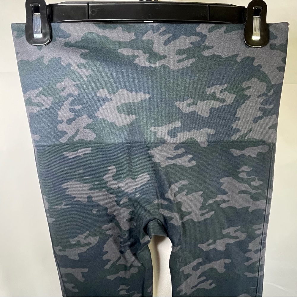 SPANX Look at Me Now‎ Seamless Leggings Green/Gray Camouflage Size XL Slimming - Picture 4 of 7